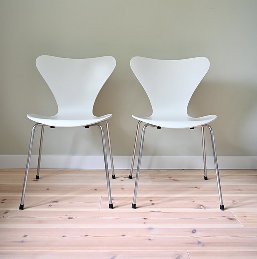 Fritz Hansen Series 7 vlinderstoelen wit gelakt