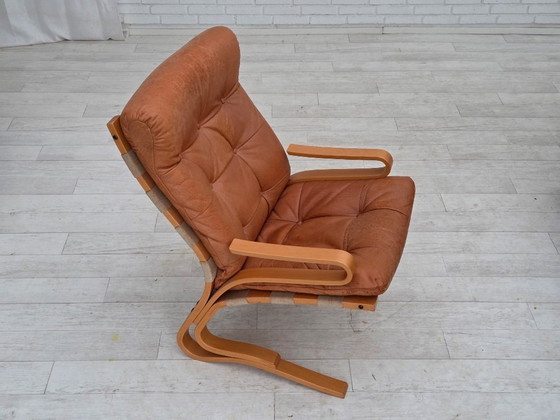 Image 1 of Noorse fauteuil uit de jaren 70, model "Kengu", meubelleer.