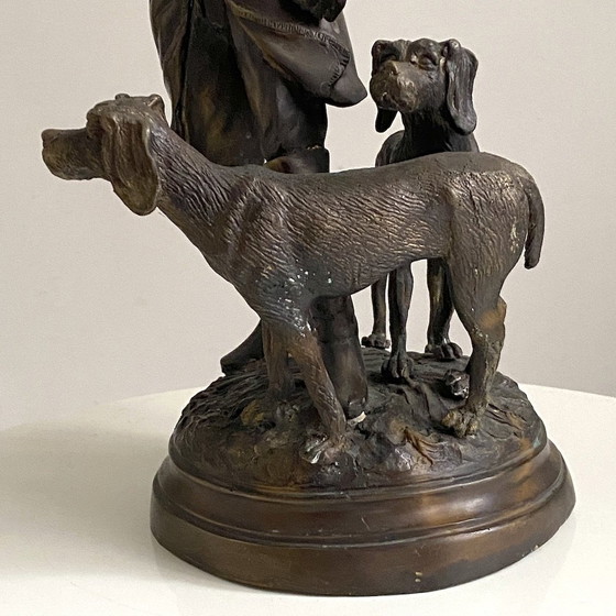 Image 1 of Épreuve En Bronze À Patine Brune "Piqueur Au Relais, Valet De Chasse À Courre Et Ses Chiens"