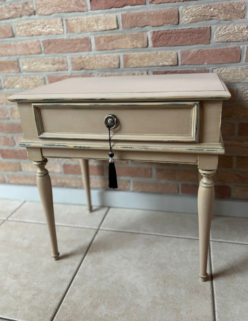 Armoire. Table de chevet