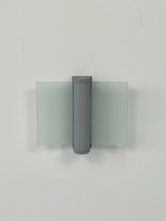 Image 1 of Vintage wandlamp, grijs gelakt metaal en mat gebogen glas, Frankrijk, 1980