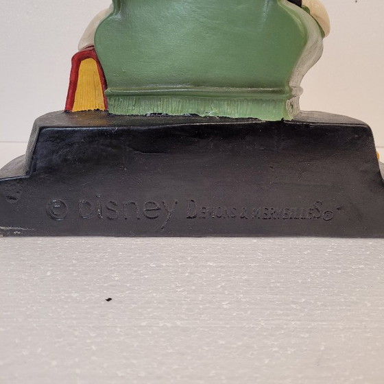 Image 1 of « Mickey Mouse dans son fauteuil de lecture », céramique, Démons &amp; Merveilles, vintage, années 90 – France