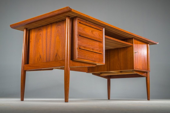 Image 1 of  Dänischer Chefschreibtisch aus Teakholz von Arne Vodder für H.P. Hansen, 1960er Jahre
