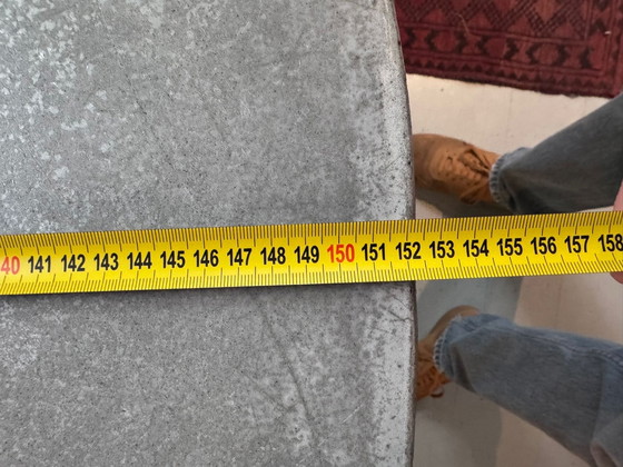 Image 1 of Mooie betonnen ronde eettafel met stalen frame 