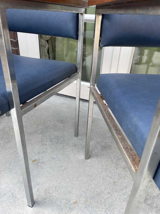 Image 1 of Conjunto de sillas Fröscher KG de mediados de siglo fabricadas en metal precioso, reposabrazos de madera noble y polipiel.