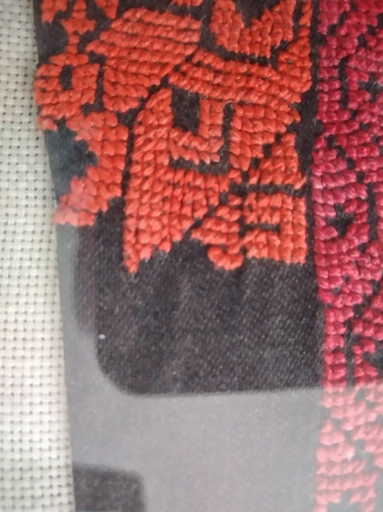 Image 1 of Textile sous cadre.