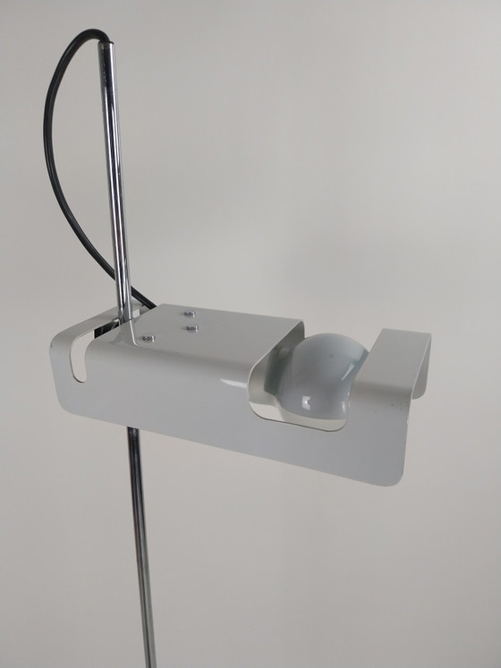 1x Oluce Joe Colombo Spider Floor light 1960s – Metal, Chrome (photo 2 of 7)