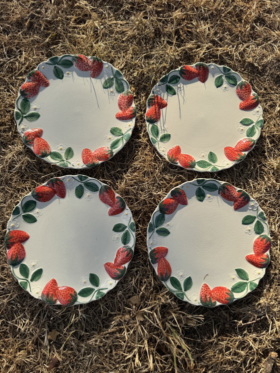 Image 1 of Assiettes barbotine fraises Longchamp anciennes