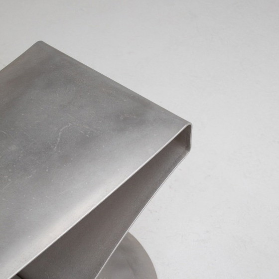 Image 1 of Metalen stoel en bijzettafelset van Xavier Lust