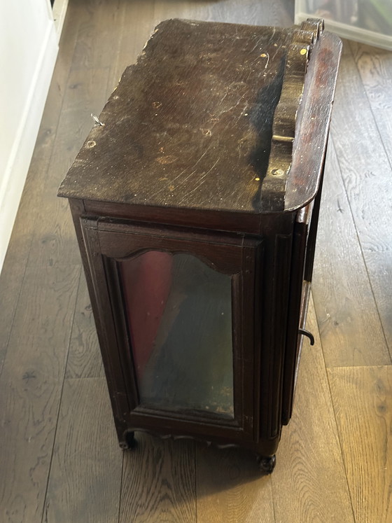 Image 1 of Vetrina in legno massello intagliato in stile Luigi XV, inizio XIX secolo