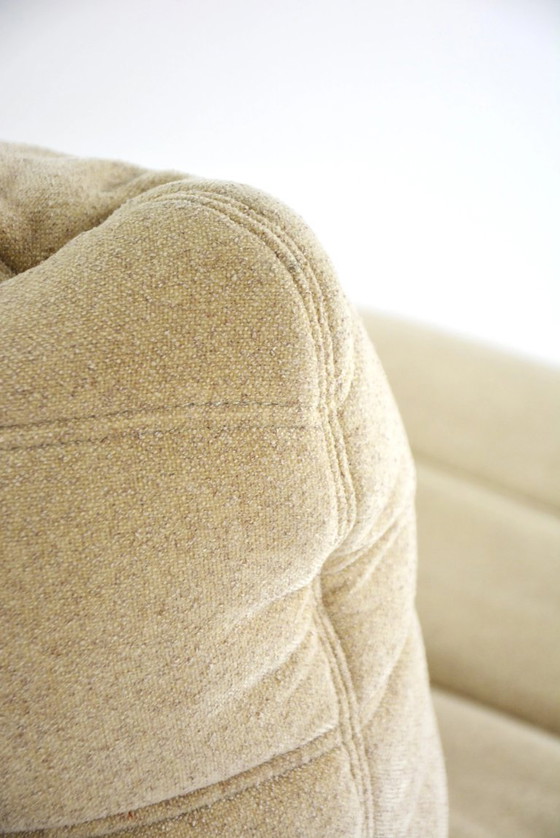 Image 1 of Chauffeuse et son repose pied Marsala Ligne Roset beige clair