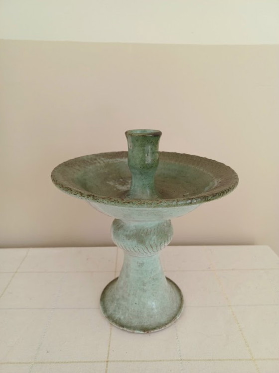 Céramique de studio Mid-Century. Bougeoir Tazza fait main avec glaçure céladon. Signé. (photo 2 of 9)