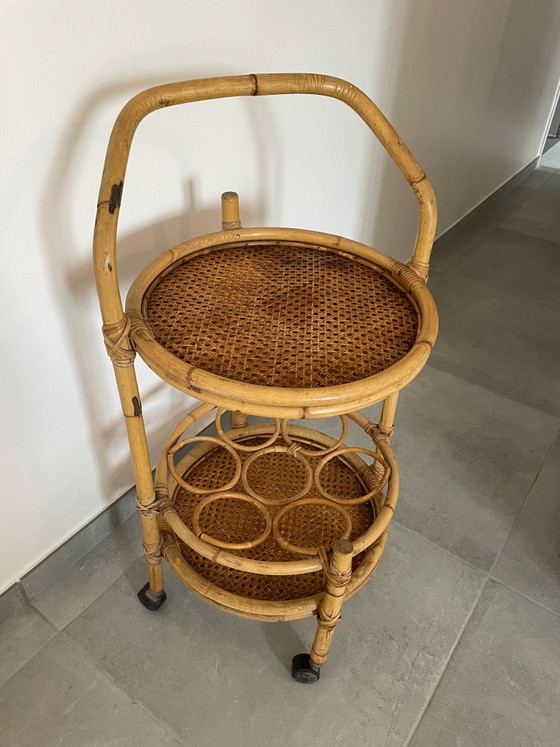 Rattan Minibar auf Rollen – Getränkeschrank, Mid Century Modern (photo 2 of 3)