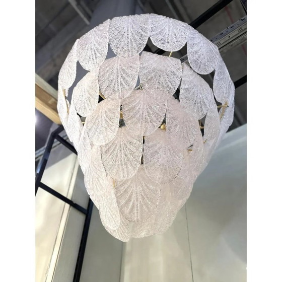Image 1 of Lustre contemporain à pétales en granit blanc Graniglia de Simoeng