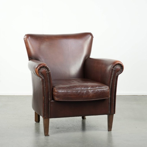 Comfortabele schapenleren fauteuil/ armchair met karakter en een goede dosis elegantie