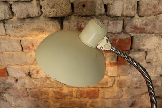 Image 1 of Kaiser Idell 6561 tafellamp in crèmewit * reliëf kathedraal * Bauhaus * jaren 1950 * Mid-Century * Vintage