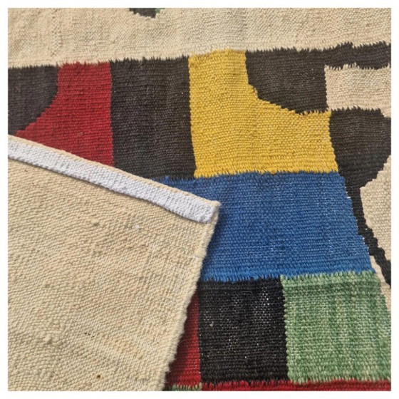 Tapisserie tissée à la main « Le Sourire des ailes flamboyantes » de Joan Miró | Laine sur coton (82 × 60 po) (photo 8 of 8)