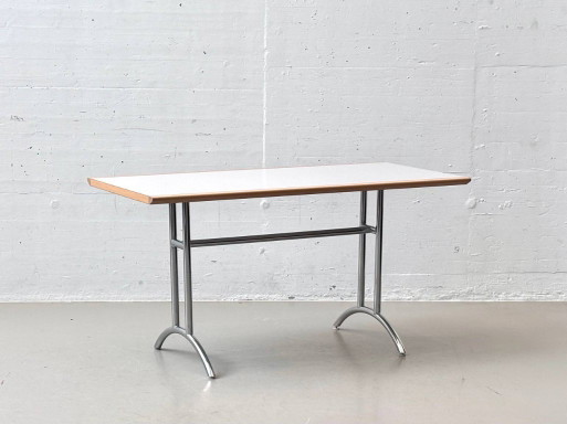 Elegant bureau in Bauhaus-stijl