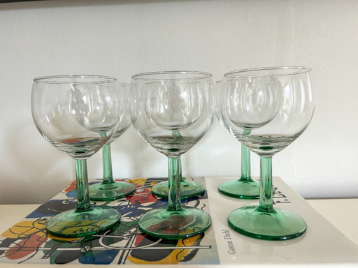 6 copas de vino vintage con tallo verde claro