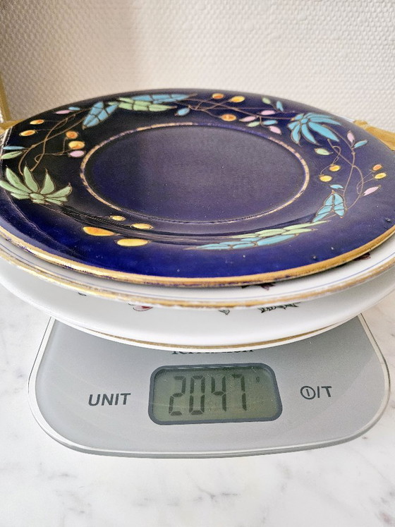 Image 1 of Lot prestige 4 assiettes Porcelaine de Limoges Bernardaud et Co et Emaux Bleu de Four décor fleurs