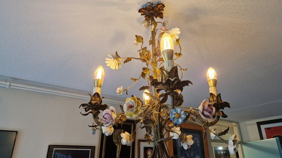 Image 1 of Italiaanse Kroonluchter met porseleinen roosjes
