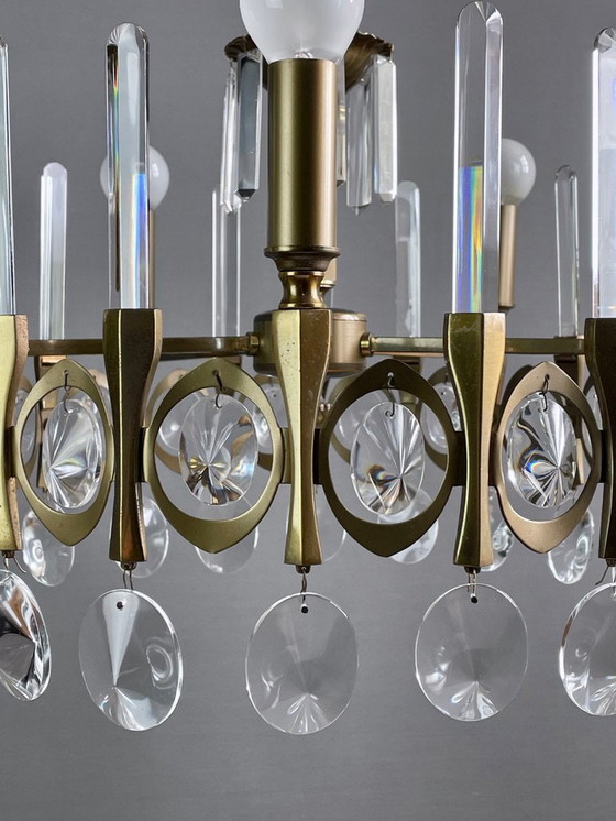 Image 1 of Gaetano Sciolari, five-light chandelier from the "Ovali" series, 1960s. Burnished brass frame and original optical crystals.