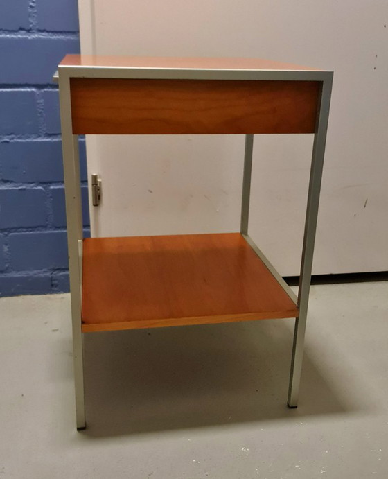 Image 1 of Table de chevet vintage du milieu du siècle en bois et métal dans le style de George Nelson