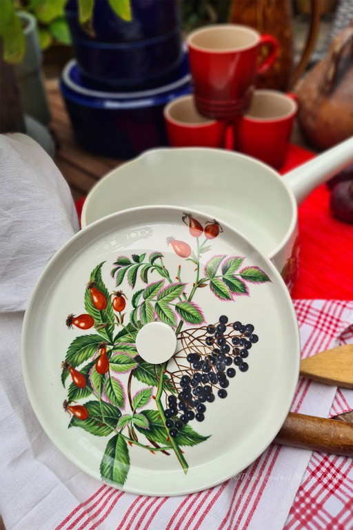 1x Kasserolle Porcelaine de Paris Dekor fruits des sauvages