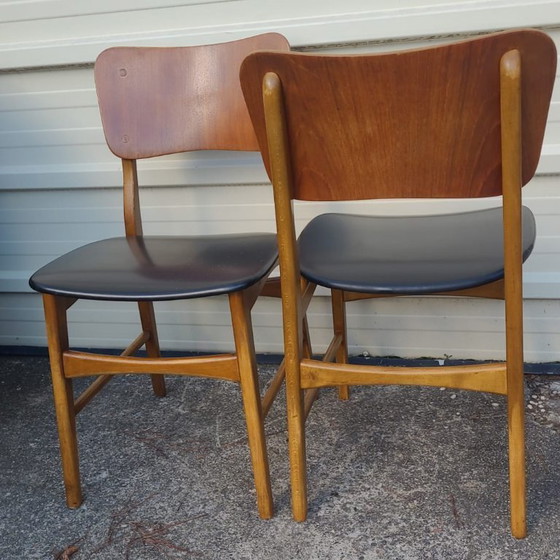 Image 1 of Set di 2 sedie vintage scandinave in teak e similpelle nera, prodotte da Kofod-Larsen, Danimarca, anni '60.