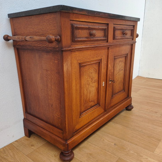 Image 1 of Credenza, cassettiera, comò e mobile da bagno vintage e antichi con piano in marmo.