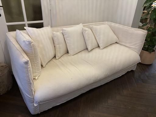 Comfortable 3-seat seat