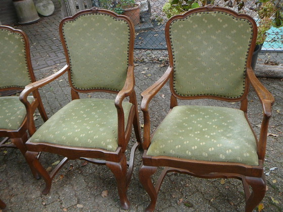 Image 1 of 6 antike Eichen-Esszimmerstühle 2 mit Armlehne Grüner Samtüberzug