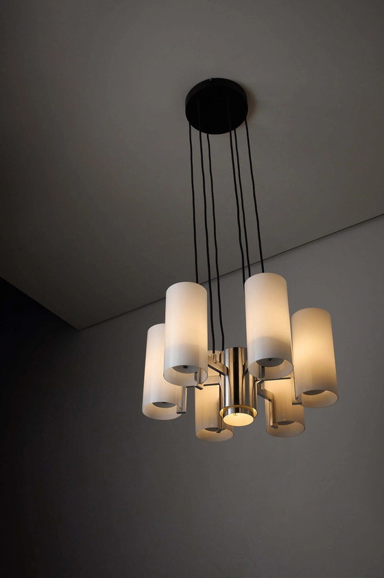 Lustre chromé à six bras avec diffuseurs cylindriques en verre opalin, Europe, années 1970, Plafonniers (photo 10 sur 10)