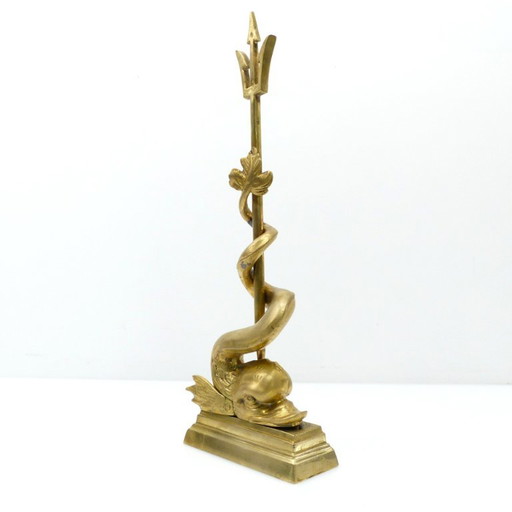 Grand cale-porte dauphin au trident de Neptune en laiton patiné – Europe, XXe siècle – decoratieve objecten (photo 2 of 7)