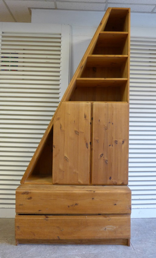 Magnifique armoire vintage en pin de style brutaliste