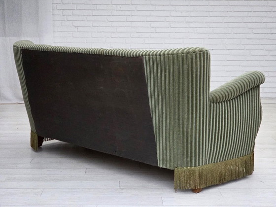 Image 1 of Divano danese a 3 posti, anni '60, velluto verde originale, legno di quercia.