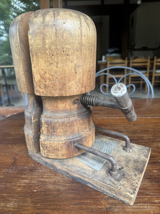 Image 1 of Antieke verstelbare hoedenvorm op een standaard – Massief hout – Begin 20e eeuw