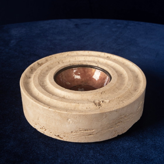 Italiaanse ronde asbak van travertin en koperkleurig metaal, 1970 – Tafelaccessoires, Italian Design (photo 15 of 18)