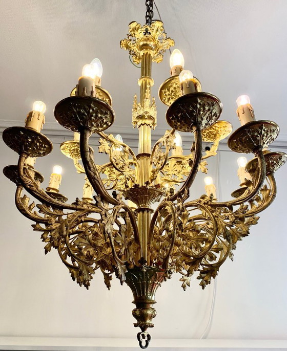 Image 1 of Lampadario neogotico in bronzo dorato - Lampade a sospensione antiche francesi a 18 luci per chiesa