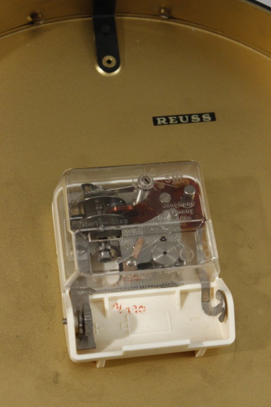 Image 1 of Pendule murale vintage Junghans laiton cadre cuir ceinture design moderniste 1970s