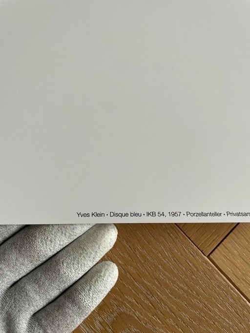 Yves Klein (1928-1962), Disque bleu, IKB 54, 1957, copyright VG Bild-Kunst, Bonn 1997, stampato in Germania