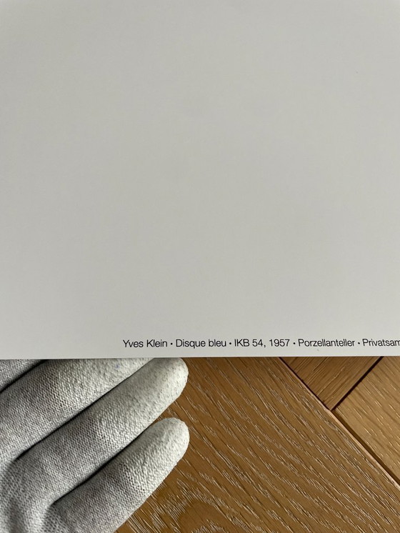 Image 1 of Yves Klein (1928-1962), Disque bleu, IKB 54, 1957, copyright VG Bild-Kunst, Bonn 1997, stampato in Germania