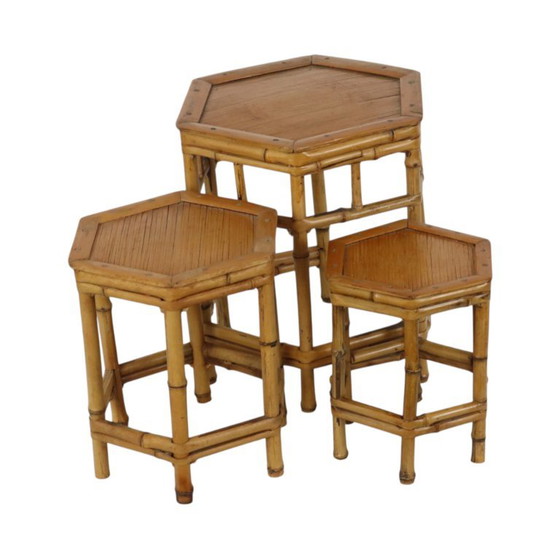 Ensemble vintage de 3 tables d'appoint gigognes en bambou et rotin, style bohème – Bamboo (photo 8 of 15)