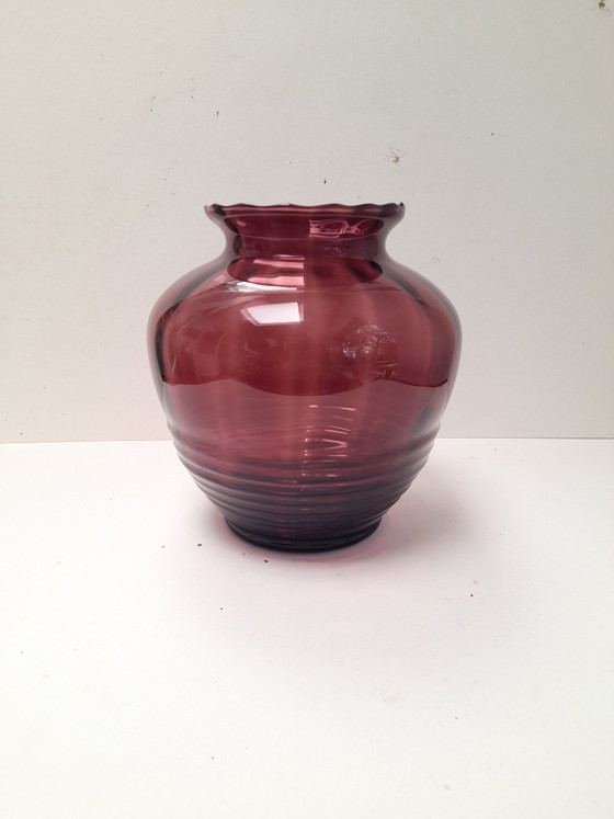 Doyen Art Deco Vase in Bordeaux Glass (photo 6 of 6)
