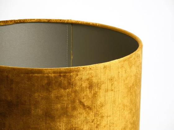 Image 1 of Rarissima grande lampada da tavolo in ottone degli anni '70 con paralume in velluto nuovo di Aneta Växjö Svezia