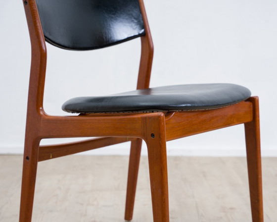Image 1 of Een Deense eetkamerstoel. Teakhout, kunstleer. Fabrikant: Glostrup