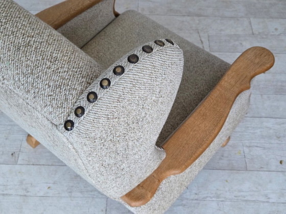 Image 1 of Deense fauteuil met hoge rugleuning uit de jaren 70, bekleed met meubelwol en gemaakt van massief eikenhout.