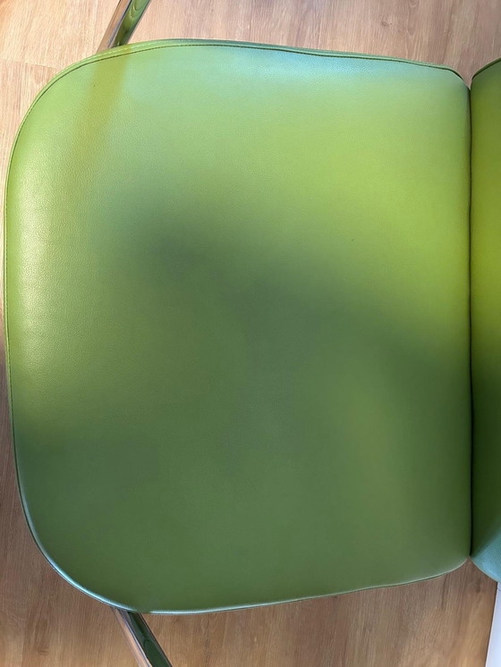 Image 1 of Fauteuil à bascule vintage en cuir vert à structure tubulaire 2x