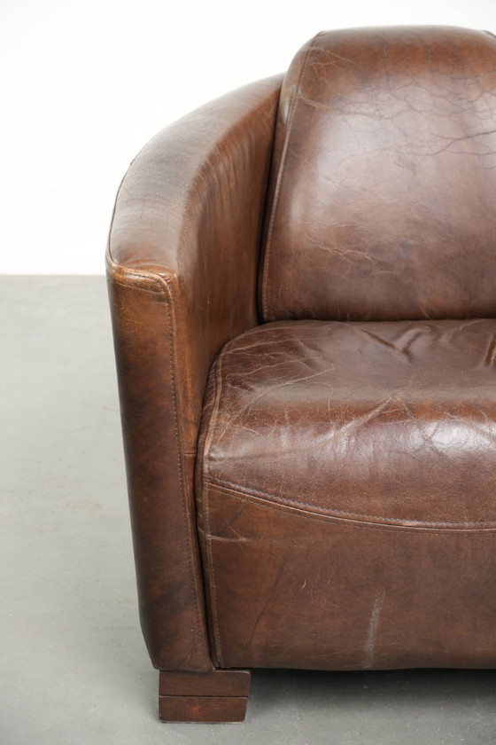 Image 1 of Karaktervolle en stoere donker cognac bruine rundleren Aviator design fauteuil/ armchair met een interessante vorm