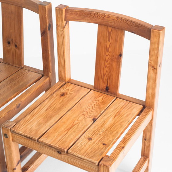 Conjunto de cuatro sillas y banco de estilo escandinavo. Madera de pino. Fabricado por Sotka. Finlandia, (photo 9 of 15)